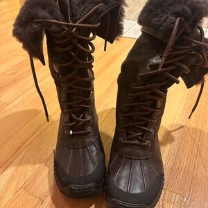 UGG Women's Brown Lace-Up winter boots
